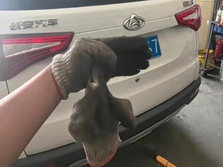 长安欧诺s更换后轮轴承方法