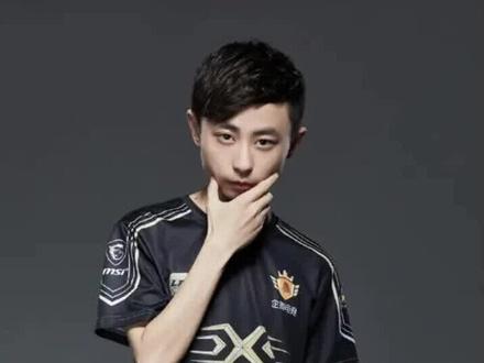 “刚子原来也是有WWE腰带的人”#wwe #kryst4l水晶哥