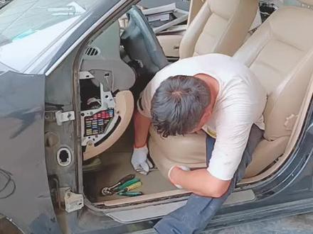 #拆车件 #汽车报废 #车 #拆 #汽车 拆大众帕萨特领驭,拆双电动座椅!