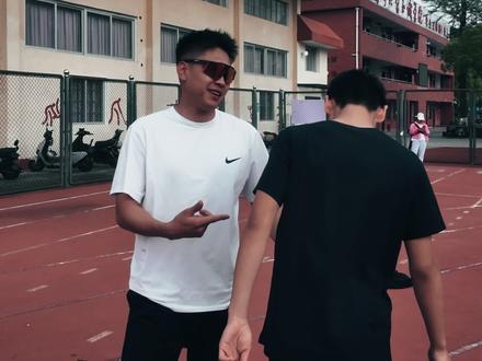 再见少年拉满弓,不惧岁月不惧风
“每一次上场都会全力以赴”
快来看看是当年的福州市冠快还是今年的市冠快🧐#福州市体育特长生 #2026福州市传统校田径比赛#体育特长生 #100米 @抖音小助手 @DOU+小助手 #田径训练日常
