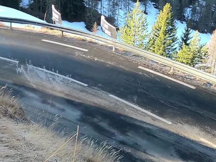 蒙特卡洛的赛段太难开了,动不动就“飞出去”,还好拉力赛车的安全性能和后勤保障团不错,真为车手和领航员捏把汗#wrc拉力赛 #wrc #拉力赛