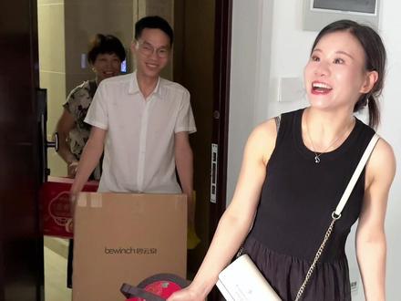 因为中秋节可能没有时间,和老公还有婆婆提前商量好,这个周末提前去杭州送节,也可以看一下小叔子家装修好的新房#生活vlog #记录真实生活 #家和万事兴 #生活纪实