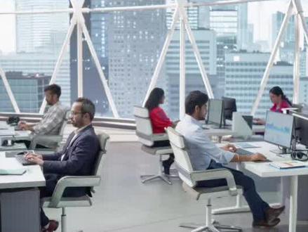 家人们,凌晨刚出的大消息!香港金管局突然官宣:基准利率下调二点五个百分点,直接降到四点零%啦!这可是2025年以来的第三次降息,是不是已经好奇这波操作会让港股有啥变化?手里有港股、基金的朋友,这次可得盯紧了~
先划重点!这波降息不是孤立操作,完全是跟着美联储的节奏来的。因为香港实行联系汇率制度,美联储12月11日凌晨刚宣布年内第三次降息,香港金管局就马上跟进了。回顾一下,今年9月18日第一次降息,10月30日第二次降息,加上这次,累计已经降了七点五个百分点,宽松节奏特别明确。核心逻辑很简单:降息就是让市场上的钱变多、借钱成本变低,企业融资容易了,投资者也更愿意把钱投入股市,带动市场活力。
可能有朋友会问,前几次降息后港股表现咋样?数据说话才实在!10月第二次降息后,恒生指数直接跳空高开近两百点,涨幅零点七六个百分点。其中有色金属板块涨超七成,中国铝业、江西铜业这些龙头股都涨超六个百分点;科技股也不甘示弱,京东、快手涨超两个百分点,腾讯、阿里也涨超一个百分点。而且港交所数据显示,今年前三季度南向资金累计净买入一万零八百四十一亿七千二百万元,同比大增百分之一百三十五点零一,外资和内地资金都在趁机抄底港股。
那这次降息后,哪些板块值得重点关注?给大家整理了几个确定性高的方向:
第一是科技与AI产业链!科技股对流动性最敏感,降息后融资成本降低,研发投入更有底气。
第二是有色金属等资源板块!降息通常会推高大宗商品价格,加上全球经济复苏预期,10月降息后这类板块已经领涨,这次有望延续强势。
第三是创新药板块!创新药企特别依赖融资研发,利率下降直接减轻资金压力。
第四是高股息板块,比如公用事业、电信股!利率下行时,稳定分红的资产最吃香,适合追求稳健收益的朋友。
最后提醒一句,虽然降息是重大利好,但投资还是要结合自身风险偏好,不要盲目跟风。你手里已经布局了这些板块,还是打算趁着这波行情入场?
#美联储宣布加息25个基点 #香港降息 #降息利好哪个板块