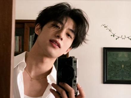 豆包还是太权威了!男生室内胶片写真指令教程来啦#豆包ai#豆包出大片有两把刷子#男生必看 #豆包P图指令