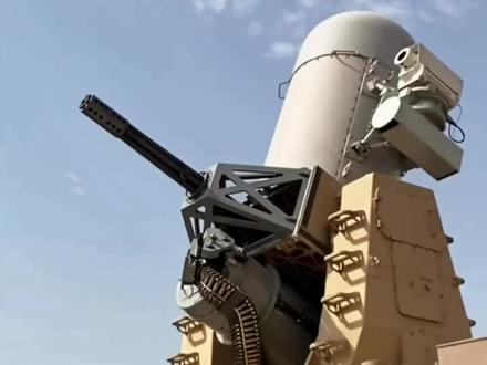 美国每分钟射速4500发的“百夫长”C-RAM陆地密集阵系统, 采用6管20毫米M61A1加特林机枪#军事科普 #美国 #国外视频分享 #科普