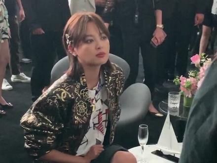 你们的最新 #辛芷蕾 同款发型,在这里