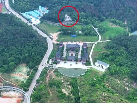 再次来到曾国藩墓航拍,墓地后面为桐溪寺僧人的埋骨地塔林。 #曾国藩