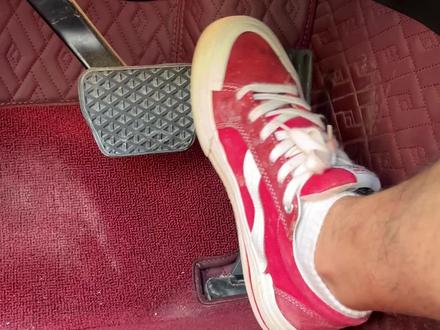 千万不要这样踩刹车和油门否则非常危险#刹车 #油门