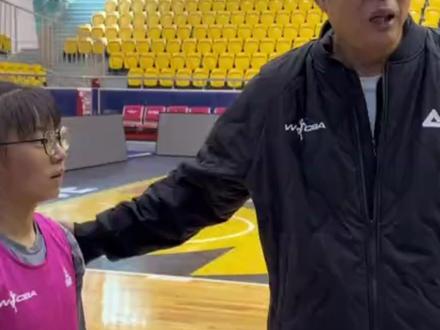 冯敏敏试训职业球队,最强未来之妞的职业测试成绩如何?1米55的冯敏敏在未来能否敲开WCBA的大门呢?#冯敏敏 #广东女篮#青年创作者成长计划