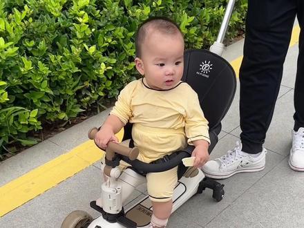10个月宝宝就可以玩的贝易六合一滑板车,功能多又不占空间,一辆就可以玩到宝宝长大#人类幼崽 #萌娃骑车 #遛娃神器
