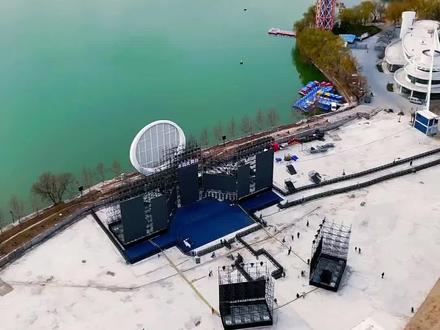 木森大舞台新场地,未央湖。#木森大舞台 #木森大舞台未央湖 @DOU+上热门 @抖音小助手 @DOU+小助手