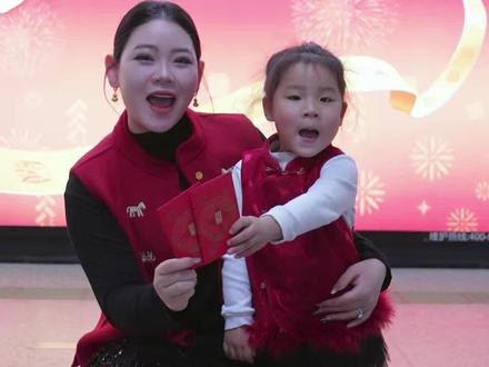 新年和嘉顿撞个红运!地铁站拍新年开运照,碰一碰抽99不重样祝福#过年买嘉顿红运长长99#过年买嘉顿马上嘉红运#佘诗曼推荐嘉顿#囤年货#嘉顿新年主题地铁站