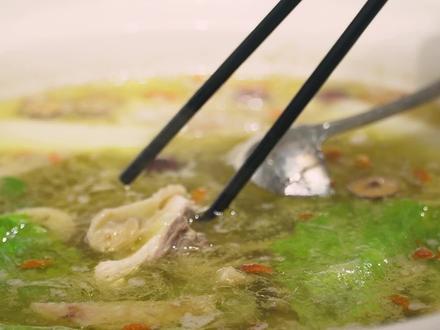 “打边炉鸡煲”打边炉,有肉吃有汤喝!冬天来一碗实在太暖了!#地方特色美食 #打边炉 @抖音小助手