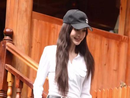 杨颖素颜现身苗寨 低调奔赴非遗之路 #杨颖