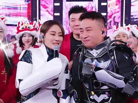 带着满脸的幸福和宠溺 飞仔携韩策策返场答谢所有观众祝福 人间自有真情在 祝他们永远幸福 #木森 #飞仔 #韩策策 #木森直播回放 #木森大舞台@飞仔(平安健康) @🐬韩策策!