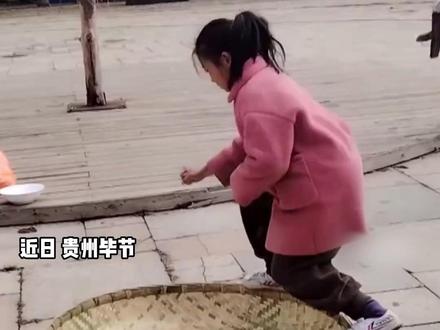 10岁女孩练习武术 脚踩箩筐 步伐稳健 #专业动作请勿模仿