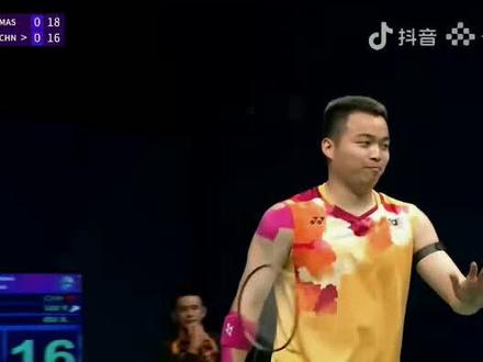 2023羽毛球亚运会,男双1/4决赛,刘雨辰/欧烜屹vs谢定峰/苏伟译,男双独苗面对世界冠军,苦战三局,最终还是以1:2惜败!这样图欧、梁王都相继失利,无缘四强!