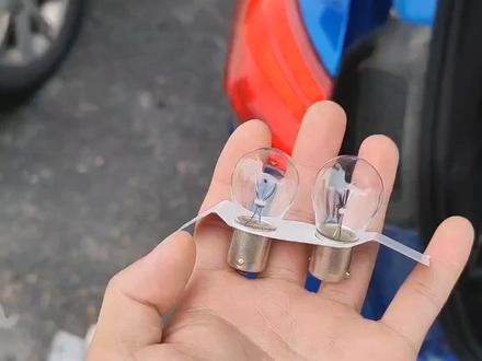 自己动手,拆解更换福克斯刹车灯。