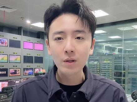 村民自发筹钱将村口的路面硬化,刚施工完就被八旬老人挖掉,修路牵头人:报警4次,民警一来就停手。#小强热线主播说 @李杨