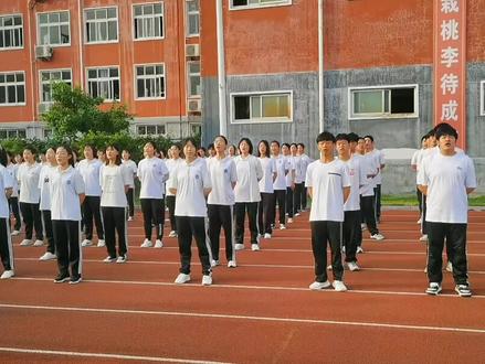 2022年中考期间各年级放假及开学时间安排
1、七年级6.21上午11:50点离校,6.24下午5点返校。
2、八年级6.20下午5点离校,6.23下午6点后从田径场入校,中考后不再休息。
3、九年级6.20上午8:00毕业典礼后离校,6.21上午10:00从田径场入校,6.23下午6点前全部离校。
4、高一普通部学生6.21早饭后学生清空教室离校,6.26下午6点前返校。
5、高二普通部学生6.21早起离校,6.24下午5点前返校。
6、艺体部高一、高二体育班6.21早饭后离校,艺体部高一6.26下午5点后返校,艺体部高二6.24下午5点前返校。
7、高一富洲部6.24下午5点离校,高二富洲部不再休息。
备注:各年级提前准备数量适中的高质量试题或阅读任务。