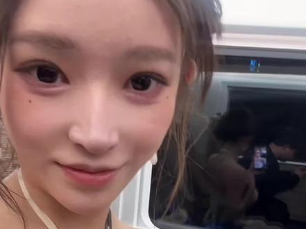 小水一号(29),调皮的小水好会玩噢,对着镜子释放魅力了@小水一号 @小水二号 #谁还不是小腰精 #美女 #甜妹 #小水一号 #直播录屏分享