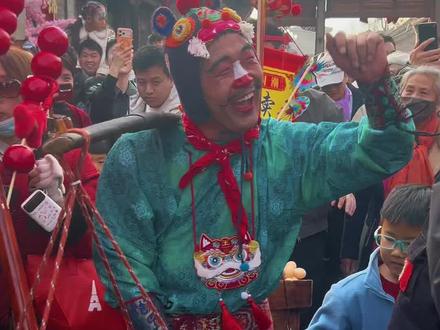 太原古县城“卖货郎”火遍全网,传统叫卖成春节“显眼包”#太原 #卖货郎 #太原古县城