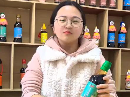仙鹤酱油是常州传统特产,经过百年锤炼,已成为“最常州”的象征,仙鹤酱油因此被称为“常州第一味道”。你尝过仙鹤酱油吗?#纯粮酿造 #仙鹤 #酱油 #常州