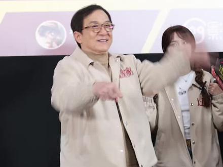 #电影过家家 #电影过家家北京首映礼 谁说成龙大哥老了!现场展示左右脑互搏,看呆了 #成龙
#原来不打的成龙才是绝杀