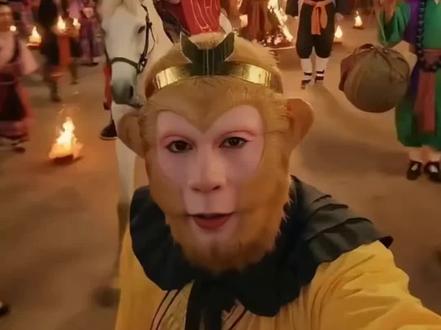 西游记vlog视频教程!我用AI测试出极简版啦😀
不用来回切软件,不用单独配音,更不用花💰
AI小白1分钟就能学会哦
—————
1️⃣生成分镜提示词➕分镜口播的台词
两段模板,都给宝子们整理好啦
大家根据自己需求,改改主题和场景
发给deepseek生成提示词就行
>
2️⃣用即梦生图
这步太容易跑偏了,记得要找参考图
便于保持人物一致性
>
3️⃣对口型
虽然可以直接用数字人功能的
图片对口型,但是我用了对比下来
这种方法生成的人物动作❌不符合物理逻辑
所以我建议先生视频,再对口型
注意啦!对口型的台词不要太长,不然效果会打折
即梦里有猴哥的声音模型,可以直接用
>
4️⃣在剪映加个配乐和字幕,就搞定啦
下一期西游记vlog去哪儿拍?
就看宝子们的脑洞怎么开了😀快去试试吧
☛
▫️提示词 | deep seek
▫️生图|即梦3.0(需要配合智能参考)
▫️生视频、对口型 | 即梦3.0
▫️剪辑|剪映
————————
宝子们快收藏我的教程去试试吧❤️
💎免费AI学习跟练资料包发放中…
#西游记#西游记vlog #AI教程 #焂星的AI知识宇宙 #即梦AI