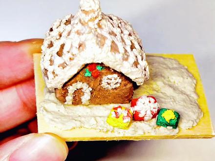 用粉笔筑一场关于冬天的圣诞梦
上次的姜饼屋感觉没什么人看,所以这次又做了一颗圣诞树和雪人造了一个微景观
有宝宝过过同时有圣诞老人🎅🏻,圣诞树🎄,姜饼屋🍬,雪人☃️,礼物🎁的圣诞节吗?#微缩场景 #手工diy #粉笔手工 #圣诞的100种打开方式 #圣诞节快乐🎄