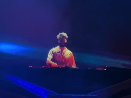 3哥打出了他和王炸合作的神曲 Million Places-W&W/R3hab,太炸裂了