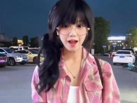 拨开天空的乌云~
#手势舞 yc@你管我几点睡.