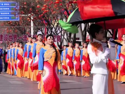 #榆林秧歌表演有多热闹 #榆林秧歌 #秧歌扭起来 子洲秧歌领队梁雯这次赢大了,用这种方式让大家都记住了你!