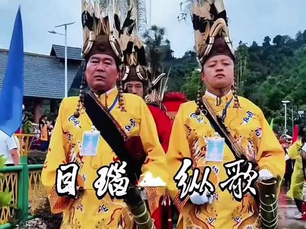 好听入心的景颇族歌曲《目瑙纵歌》振憾的鼓声,万人跳动起来了#家乡的民俗风情 #民族团结大巡游表演#体验不一样的民族文化 #非遗文化传承