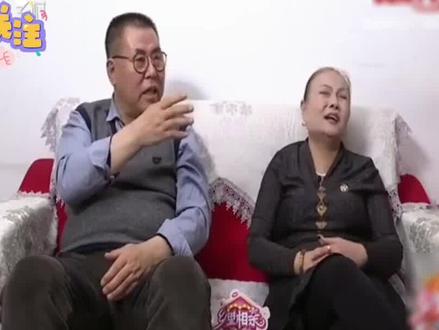 #搞笑视频 #搞笑视频 #搞笑相亲节目,豪放大妈相亲上来就摸手,大爷说摸手就得换房子。