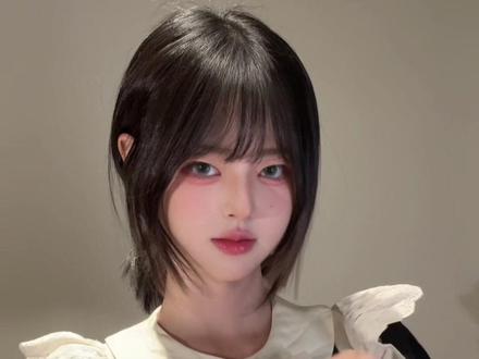 明天就要交稿了 怎么办呀…>_<… #饼干摇4 #手势舞 #法修散打
