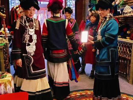 彝族服饰被誉为:中国服饰最美最耐看的服饰#彝族文化 #彝族服饰 #民族风