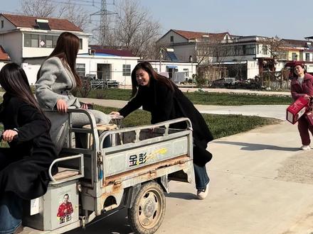 江苏人过年送礼有多实在… 一年一度的拉扯又开始了 #过年送礼 #过年串门 #走亲戚 #连云港女装 #过年走亲戚的万能公式 @DOU+小助手