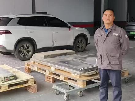 比亚迪新能源汽车动力电池包,首创直冷和自加热技术,让动力电池保持最佳温度状态,保证电池的超长续航和耐久!#新能源 #专业维修 #服务至上