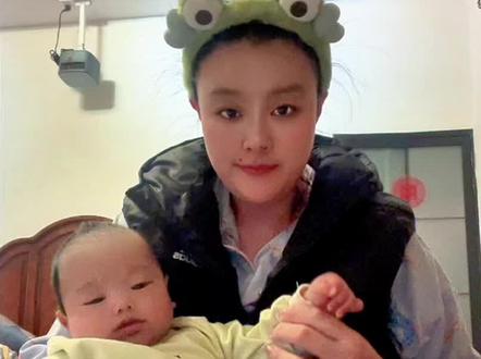 自己办理生育津贴的申请表除了自己下载打印也可以去政务服务大厅的医保办理处直接领取#生育津贴 #生育津贴报销 #生育津贴那些事儿 #北京生育津贴 #带娃的日子
感谢我儿子的被迫营业陪我录了这个一镜到底😆@总觉得自己醉了 @DOU+小助手 希望对需要自己申领生育津贴的女孩们有所帮助,我们生了孩子也是最美的女孩👧🏻🥰