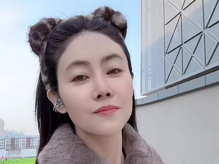 皮肤透明度,不是指皮肤像玻璃一样透明,而是指皮肤呈现出一种干净、水润、有光泽的健康状态。打造“素颜妈生感”。#40岁 #护肤 #保养 #素颜 #洗脸