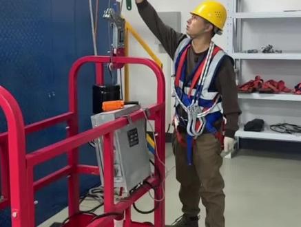 高处安装、维护、拆除,实操科目二:安全隐患排除(电动吊篮作业),视频为了节省大家的学习时间,采用1.2倍速,按照安全技术培训和考核标准操作,其余工种视频持续拍摄更新中。
#特种作业实操考试 #特种作业培训#高处安装拆除维护作业实操考试