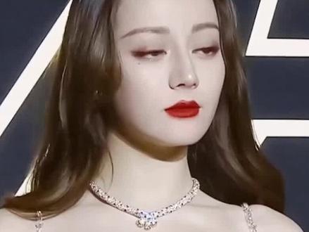 #上热门 谁给迪丽热巴化的妆?这双手,把浓颜美人画成春晚顶流迪丽热巴#化妆#浓艳美人#春晚