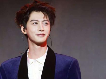 快来深圳宝安体育馆听何健麒唱歌了 #岭南新民谣 #何健麒 #雨夜梦萦