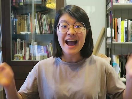 画人脸教学|10分钟学会画头技巧,看懂五官骨架 不知道该怎么画头部吗?画脸部总是歪歪怪怪的吗?很多人都不知道人脸五官比例,导致自己也不知道该怎么画出漂亮的人脸,不过没关系,喜欢画画的小可爱们,今天的画脸教学将告诉各位,如何绘画人脸五官位置,帮助大家学会怎么画出漂亮的人脸,这是想要学习画画新手必看的教学喔!我们在学画画的过程中,了解人体五官的位置比例是一种知识,也是一种画画技巧,可以帮助许多绘手在画图的时候,有个依据来作为创作的垫脚石,所以今天黑虹就来示范如何画出好看的人脸吧!
#零基础学画画 #二次元星启计划 #画画教程 #人物绘画 #人物绘画教程