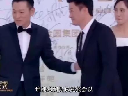 代言国产手机却用iPhone,吴京的爱国只是说说而已 #吴京 #娱乐 #娱乐评论大赏 #娱乐播报台 #明星