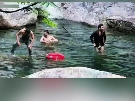 无法无天!三名印度人阿三在庐山戏水 #印度游客 #庐山 #爱池