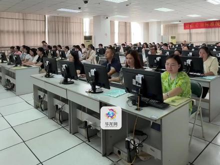 今年,重庆市普通高考网上评卷于6月10日启动。试卷数量120余万份,用于评卷工作的计算机1500余台。全市统一选派评卷教师超1400人。