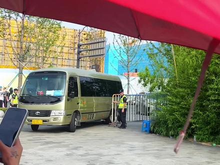 跟着我一起来看跑男的录制现场,感受现场热烈的氛围#热门#跑男录制 #向快樂出發 #南湖天地