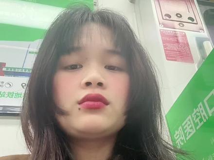 当我在地铁上超级憋尿#vlog日常 #憋尿能行千里拉稀寸步难行 #原相机走拍 #真实事件 #遇到凡事不要慌